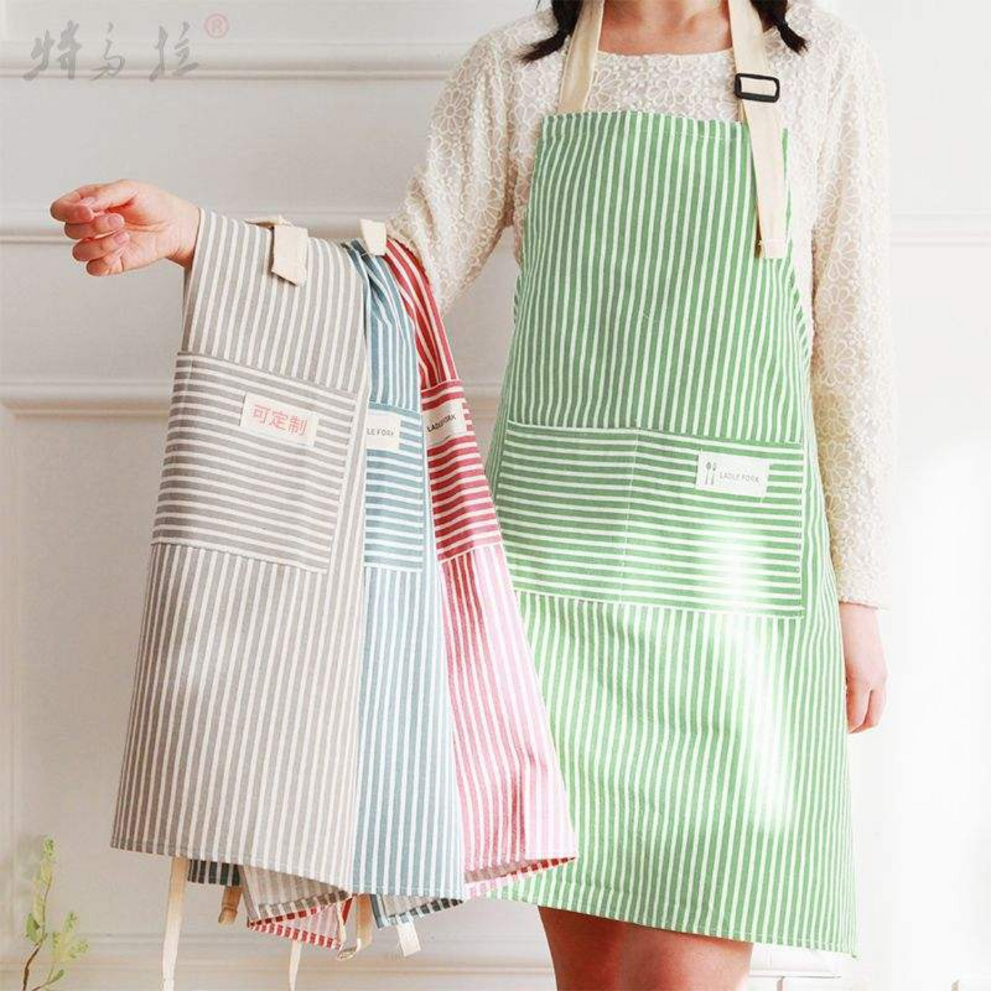 Stripe Apron with pockets in front; 09TD/HH