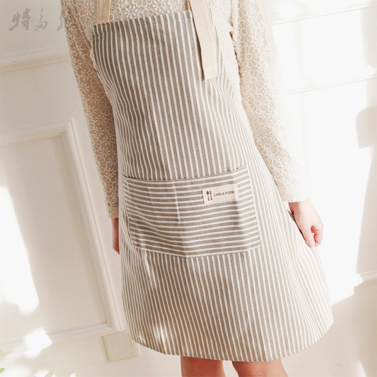 Stripe Apron with pockets in front; 09TD/HH